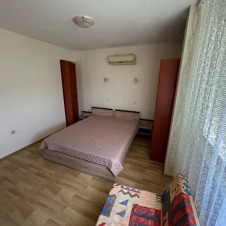 St. Vlas Apartment *
